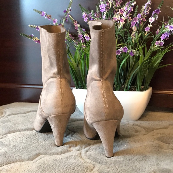 NEW Beautiful Suede Boots 👢 - Picture 3 of 7
